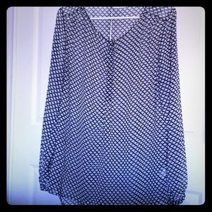 Very nice Gina Benotti blk and white Tunic Blouse